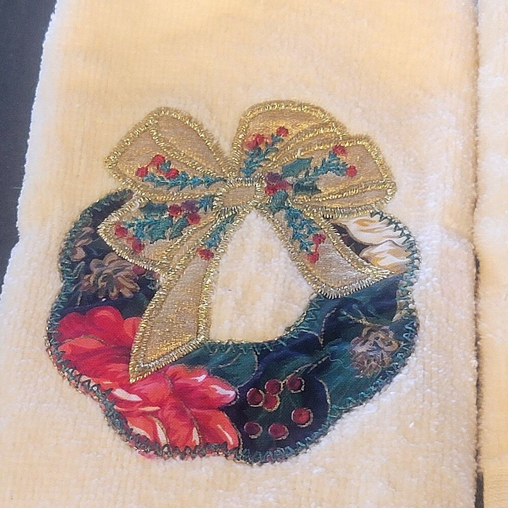 3 Vtg Christmas Wreath Hand Towels Applique Embroidered Holiday Guest Towels M4 - Picture 4 of 5